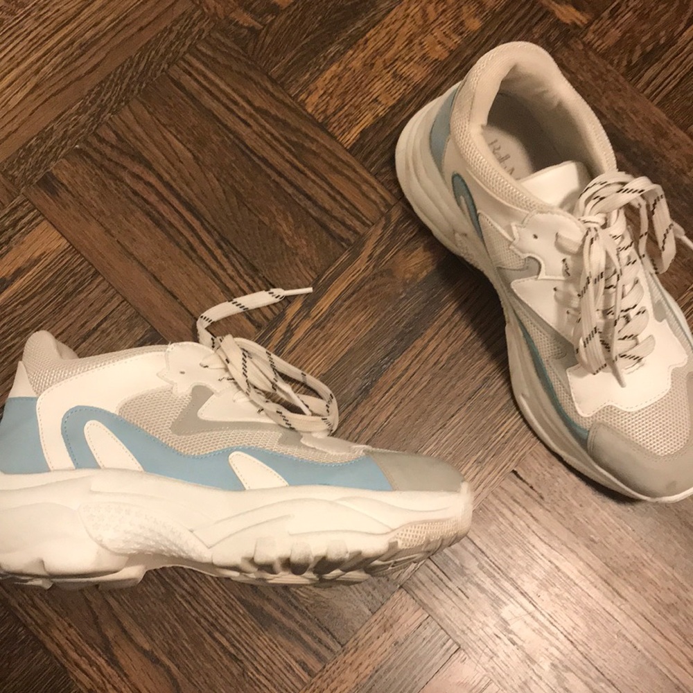 Size 8 fashion sneakers